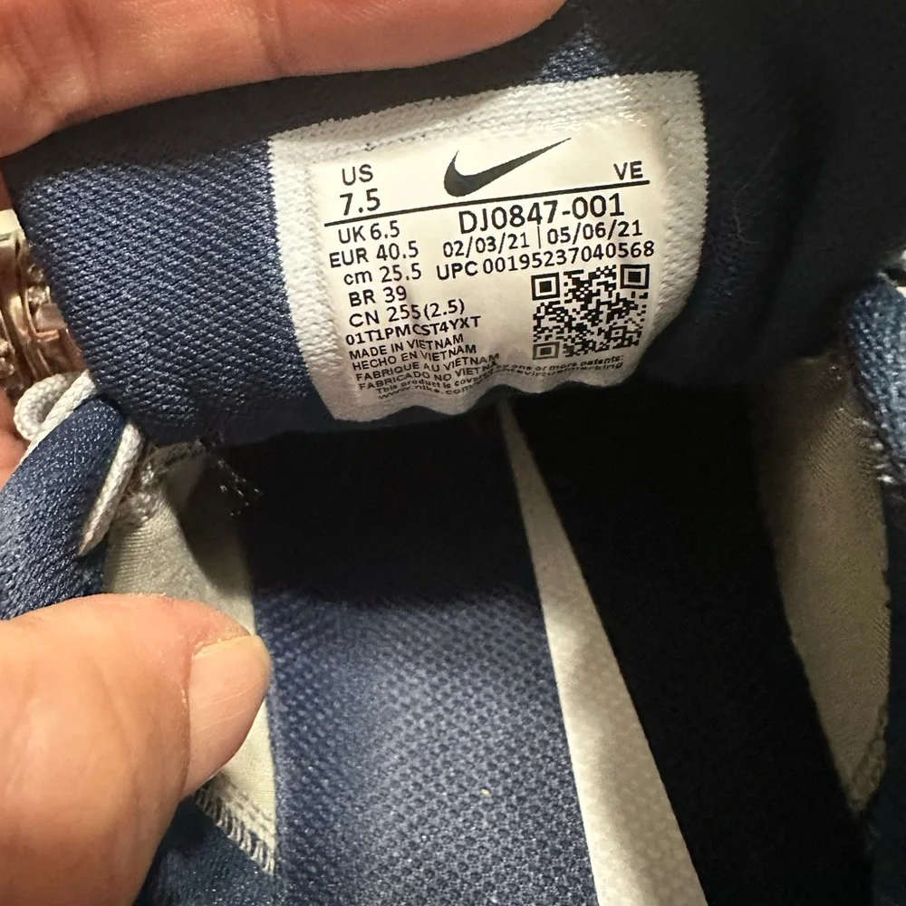 Nike Penn State Men's 7.5 / Women’s 9 Running Sneakers PSU